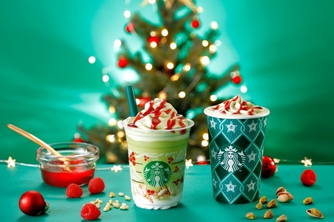 スターバックス「ピスタチオ クリスマス ツリー フラペチーノ」限定発売、クリスマスツリーをイメージコピー