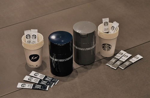 スタバ×藤原ヒロシのフラグメント、カップ＆キャニスターセットでいつでもどこでも手軽にコーヒーをコピー