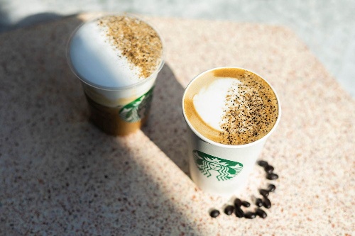 スタバの新作メニュー「ダブルショット カラメル ラテ」社内コンペ優勝バリスタが考案