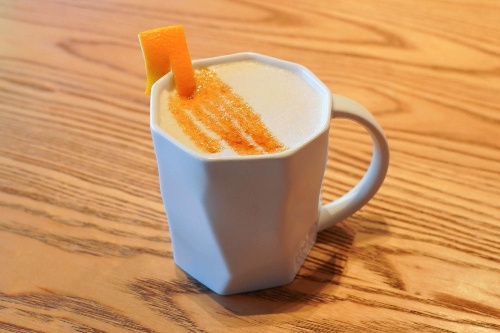 「スターバックス リザーブ ロースタリー 東京」バタースコッチティーラテや“雪舞う”カクテルなど新作コピー 「スターバックス リザーブ ロースタリー 東京」バタースコッチティーラテや“雪舞う”カクテルなど新作コピー