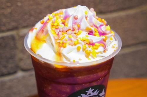 スタバのハロウィン“焼芋×チョコ”フラペチーノ、芋蜜ソースをかけて - 弾けるキャンディトッピングもコピー スタバのハロウィン“焼芋×チョコ”フラペチーノ、芋蜜ソースをかけて - 弾けるキャンディトッピングもコピー
