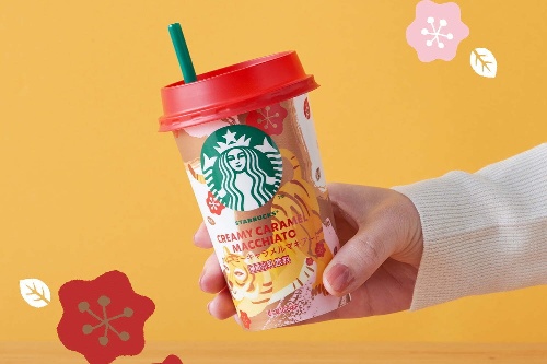 スタバの新作チルドカップ「クリーミーキャラメルマキアート」バニラ＆キャラメル香るリッチな味わい