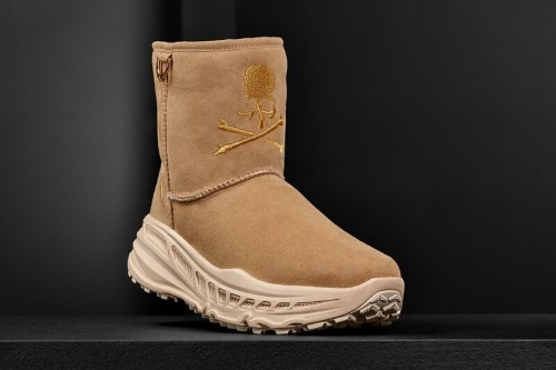 UGGとマスターマインド・ワールドの厚底ブーツ、スカル刺繍&Dカンコピー UGGとマスターマインド・ワールドの厚底ブーツ、スカル刺繍&Dカンコピー