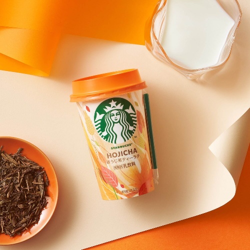 スターバックス新作チルドカップ「ほうじ茶ティーラテ」より香り高く進化、全国コンビニでコピー スターバックス新作チルドカップ「ほうじ茶ティーラテ」より香り高く進化、全国コンビニでコピー