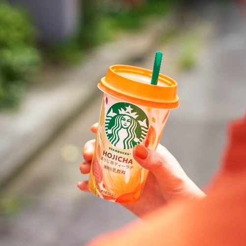 スターバックス新作チルドカップ「ほうじ茶ティーラテ」より香り高く進化、全国コンビニでコピー スターバックス新作チルドカップ「ほうじ茶ティーラテ」より香り高く進化、全国コンビニでコピー