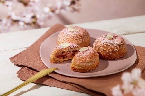 スターバックスのイタリアンベーカリー「プリンチ」の桜メニュー、イタリア菓子を春色にアレンジコピー スターバックスのイタリアンベーカリー「プリンチ」の桜メニュー、イタリア菓子を春色にアレンジコピー