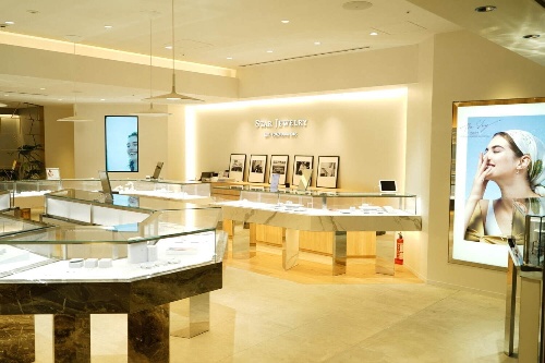 スタージュエリー表参道ヒルズ店がリニューアル、高価格帯の厳選ジュエリー&限定ネックレスもコピー スタージュエリー表参道ヒルズ店がリニューアル、高価格帯の厳選ジュエリー&限定ネックレスもコピー