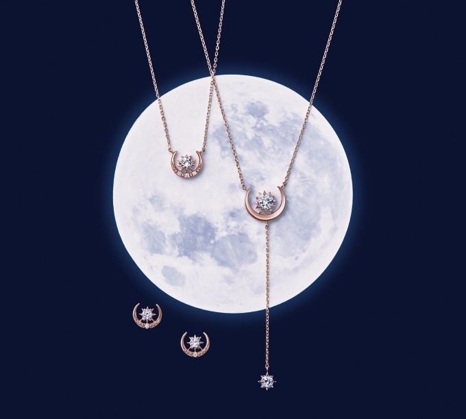スタージュエリーのクリスマス限定ネックレス＆ピアス - 太陽と月の輝きをひとつにコピー