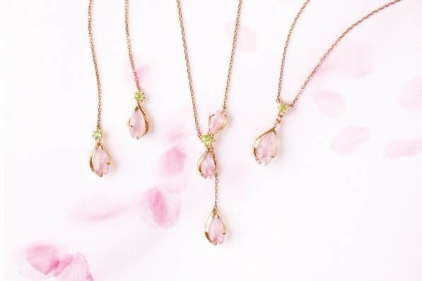 スタージュエリーの春限定「桜の花びら」をモチーフにしたネックレスやピアス、イヤリング