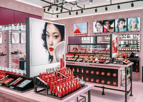 表参道ヒルズのリニューアル、日本本格初上陸のヴァレンティノ ビューティなど全16店舗コピー 表参道ヒルズのリニューアル、日本本格初上陸のヴァレンティノ ビューティなど全16店舗コピー