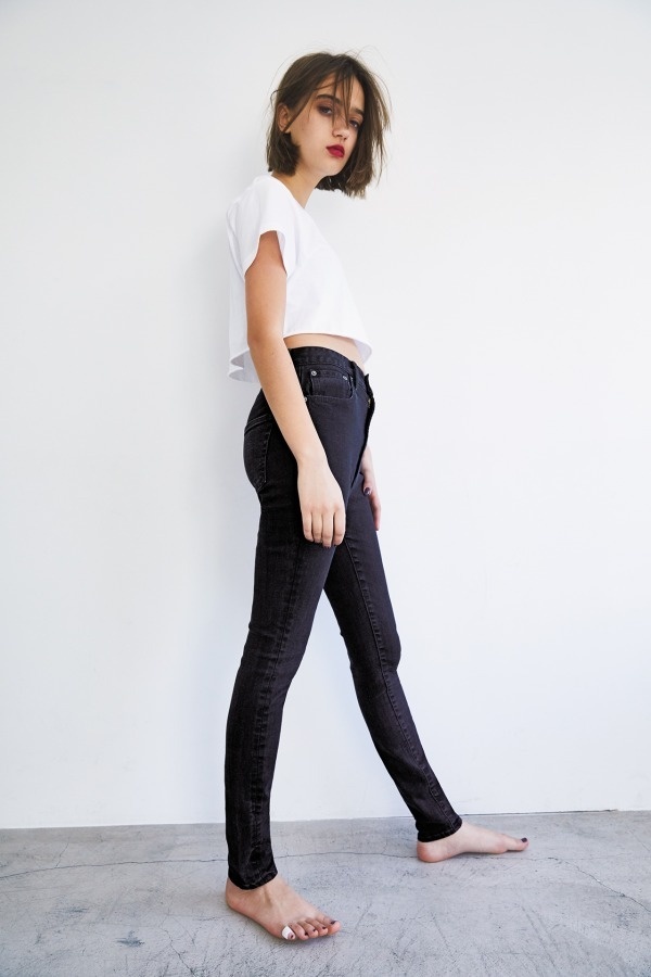 マウジーの美脚ジーンズ「REBIRTH SKINNY JEANS」新色ブラック登場コピー