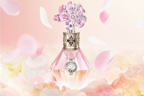 ジルスチュアート“花の蜜”を閉じ込めた新香水「ビーラブドチャーム」香りを持ち運ぶチャーム付き