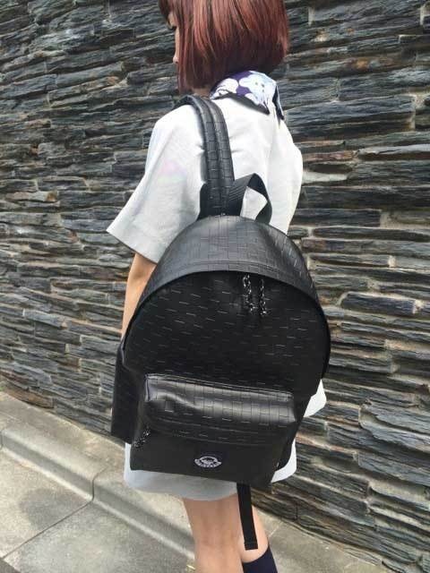 G.V.G.V.が米スケートブランドとコラボ、オールブラックのバッグとシューズを発売コピー
