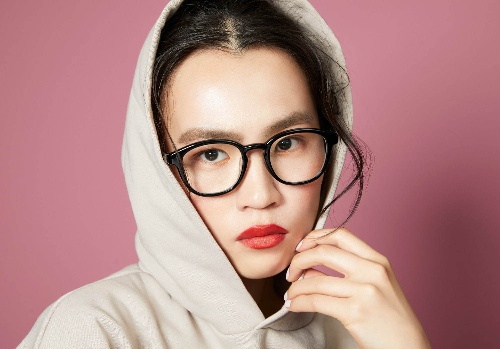 JINS×イガリシノブの“メーキャップメガネ”発売、トーンUPアイウェアやカラコンサングラスコピー