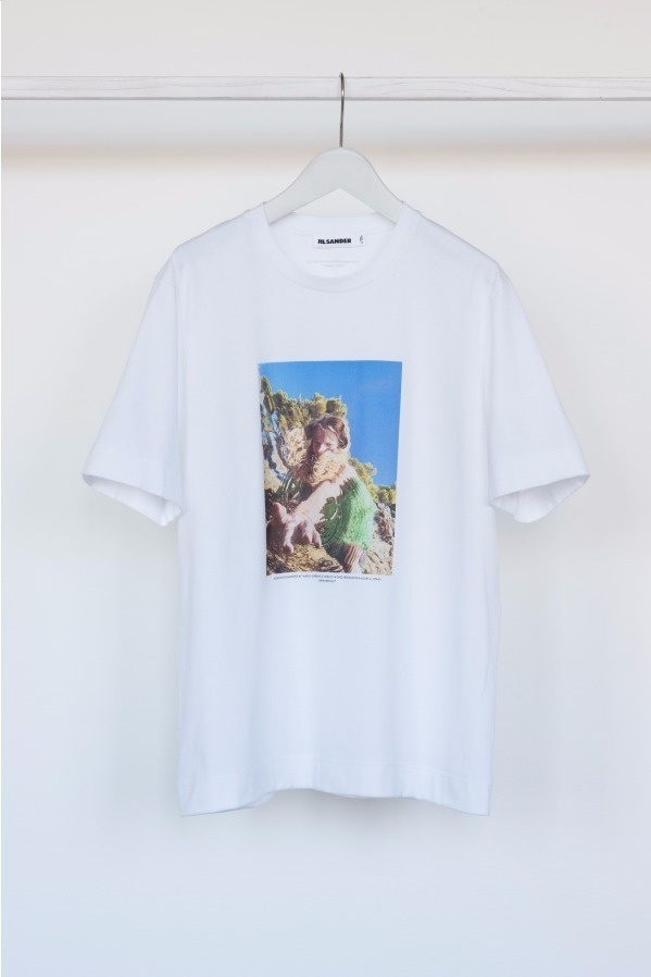 ジル・サンダー×マリオ・ソレンティのコラボTシャツ、世界遺産で撮影された写真をプリントコピー