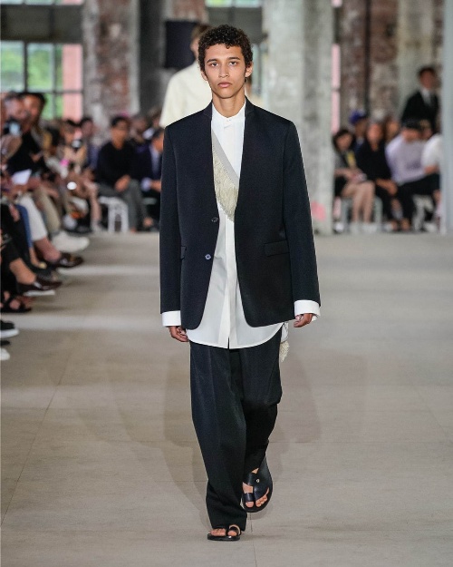ジル サンダー 2020年春夏メンズコレクション - 洗練された仕立てに有機的デザインをプラスコピー ジル サンダー 2020年春夏メンズコレクション - 洗練された仕立てに有機的デザインをプラスコピー