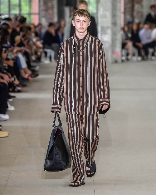 ジル サンダー 2020年春夏メンズコレクション - 洗練された仕立てに有機的デザインをプラスコピー ジル サンダー 2020年春夏メンズコレクション - 洗練された仕立てに有機的デザインをプラスコピー