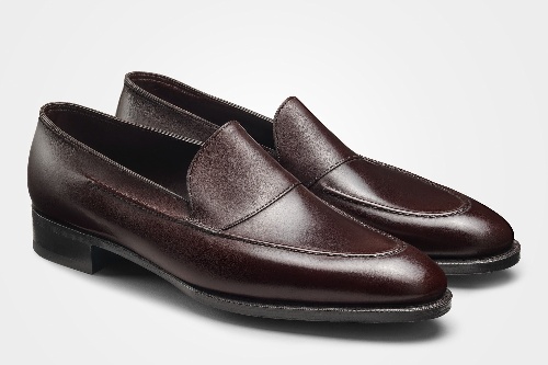 ジョンロブ限定レザーシューズ「MAYFAIR」足を包み込む特殊構造のローファー