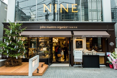 ジョンマスターオーガニックが表参道に旗艦店 - ヘアサロンやカフェバーも併設