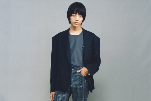 ジョン ローレンス サリバン2021年春夏コレクション、身体性を浮き彫りにするフェティシズム