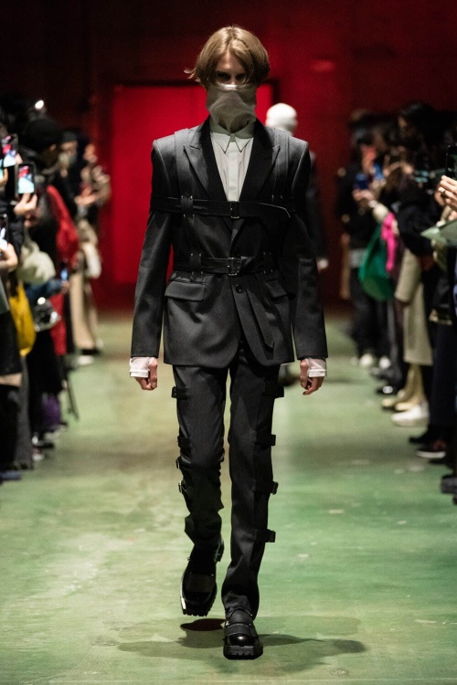 ジョン ローレンス サリバン 2021年秋冬コレクション - 身体を守る衣服、様々な“防”の追求コピー ジョン ローレンス サリバン 2021年秋冬コレクション - 身体を守る衣服、様々な“防”の追求コピー
