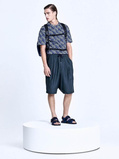 ジョルジオ アルマーニのメンズ新作“総柄ロゴ”ブルゾン&爽やかカラーTシャツ、初のリサイクル素材でコピー ジョルジオ アルマーニのメンズ新作“総柄ロゴ”ブルゾン&爽やかカラーTシャツ、初のリサイクル素材でコピー