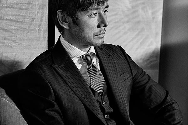 ジョルジオ アルマーニ、西島秀俊を起用した「メイド トゥ メジャー」18年秋冬ビジュアル公開