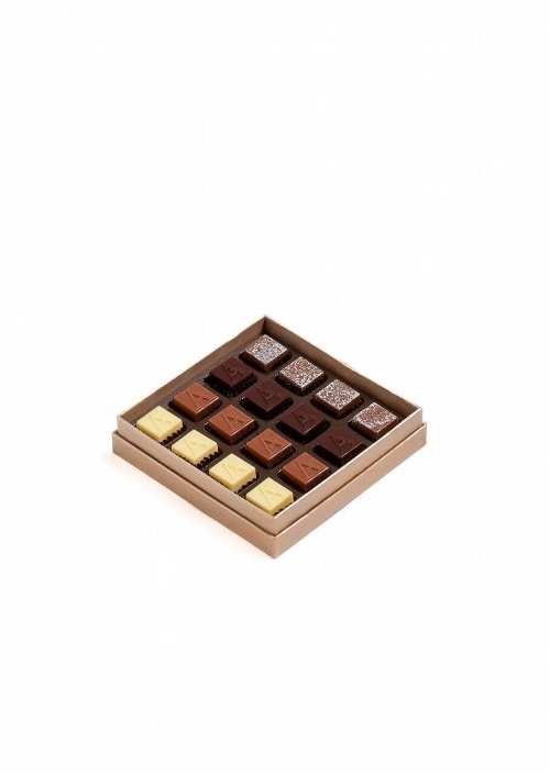 アルマーニ / ドルチの夏限定チョコレートボックス、“アラビア文字”×ミント色のパッケージでコピー アルマーニ / ドルチの夏限定チョコレートボックス、“アラビア文字”×ミント色のパッケージでコピー