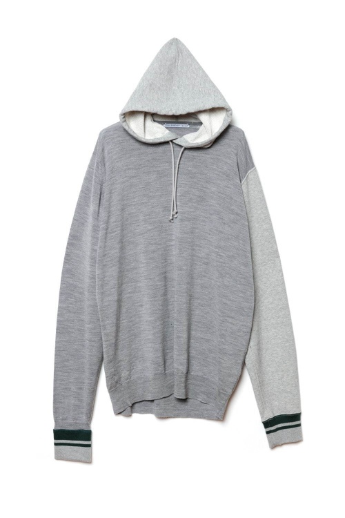 sacai×ジョン スメドレーのドレス&フーディー、ニットにシフォンやスウェットを組み合わせてコピー sacai×ジョン スメドレーのドレス&フーディー、ニットにシフォンやスウェットを組み合わせてコピー