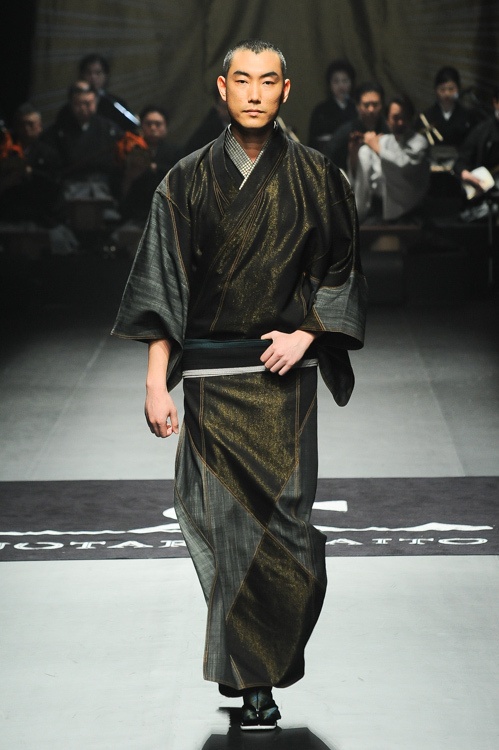 ジョウタロウ サイトウ 2014-15年秋冬コレクション - 着物で表わす都会の花コピー