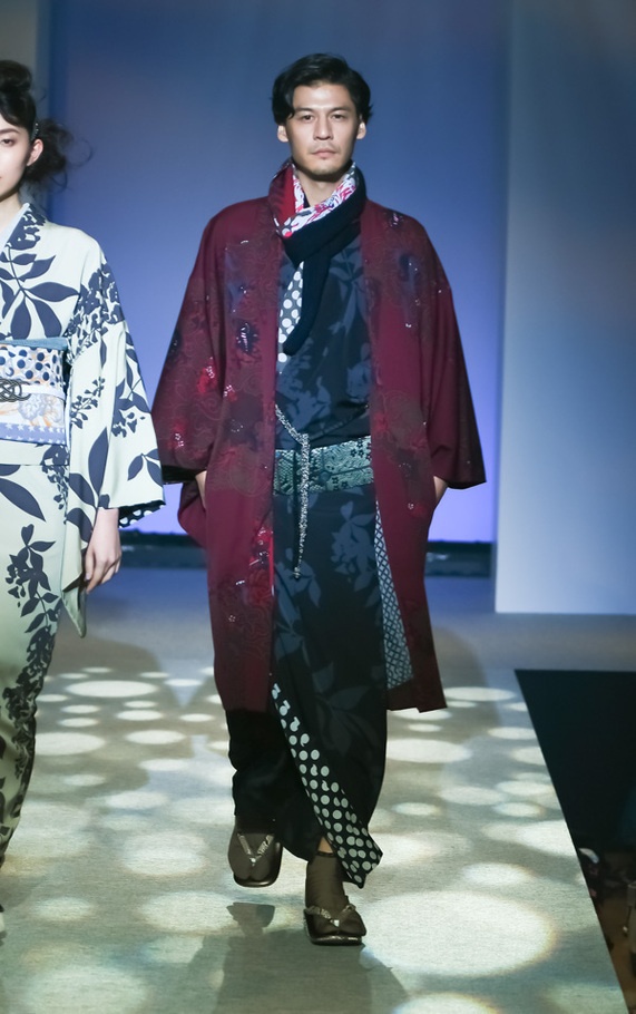 ジョウタロウ サイトウ2018年新作コレクション - 大切なのは遊び心、花々や猫と“大人”を謳歌するコピー ジョウタロウ サイトウ2018年新作コレクション - 大切なのは遊び心、花々や猫と“大人”を謳歌するコピー