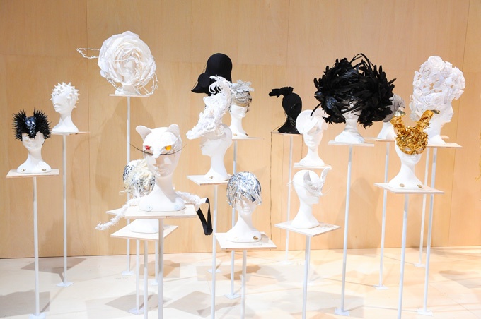 シャネル、ジュンヤなど手掛けるヘアデザイナー加茂克也の世界に迫る展覧会「100 HEADPIECES」コピー