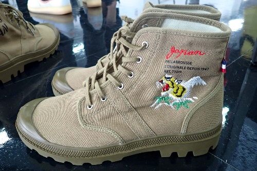 コム デ ギャルソン・ジュンヤ ワタナベ マン×パラディウム“龍”＆“虎”刺繡入りキャンバスブーツ