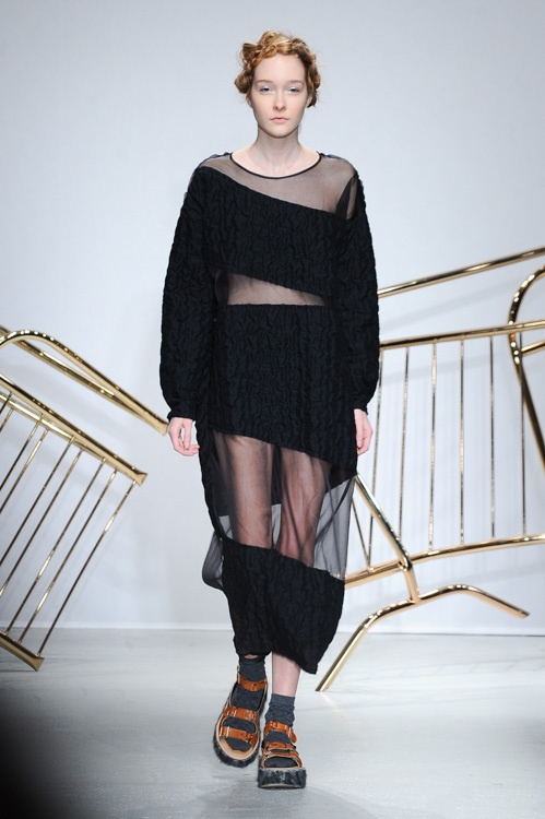 ジュリアン デイヴィッド 2014-15年秋冬コレクション - 素材で遊ぶ、都会派ストリートルックコピー