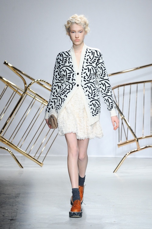 ジュリアン デイヴィッド 2014-15年秋冬コレクション - 素材で遊ぶ、都会派ストリートルックコピー