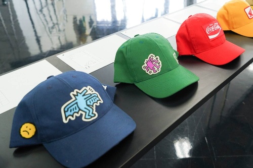 ジュンヤ ワタナベ マン、ネットフリックスやコカ・コーラのロゴ入りベースボールキャップコピー ジュンヤ ワタナベ マン、ネットフリックスやコカ・コーラのロゴ入りベースボールキャップコピー