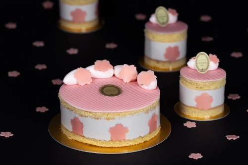 ラデュレの桜スイーツ、桜の花を飾ったショートケーキや「サクラ・ツリー」マカロンタワー