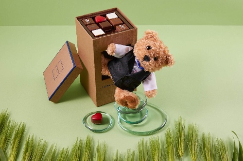 ジャン=ポール・エヴァンのホワイトデー、限定チョコを詰めた“テディベア”付きギフトBOXコピー ジャン=ポール・エヴァンのホワイトデー、限定チョコを詰めた“テディベア”付きギフトBOXコピー