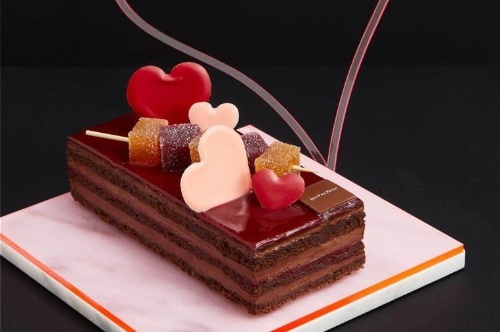 ジャン＝ポール・エヴァン“ハートチョコ”をのせた母の日ケーキ、ピンクハートのボンボンショコラも