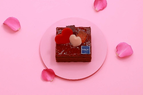 ジャン=ポール・エヴァンの母の日、“リップ”のチョコレート細工やハートを飾ったチョコレートケーキコピー ジャン=ポール・エヴァンの母の日、“リップ”のチョコレート細工やハートを飾ったチョコレートケーキコピー