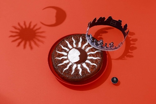 ジャン=ポール・エヴァン”太陽&月”モチーフの「ガレット デ ロワ」カカオ香るアーモンドクリームコピー ジャン=ポール・エヴァン”太陽&月”モチーフの「ガレット デ ロワ」カカオ香るアーモンドクリームコピー