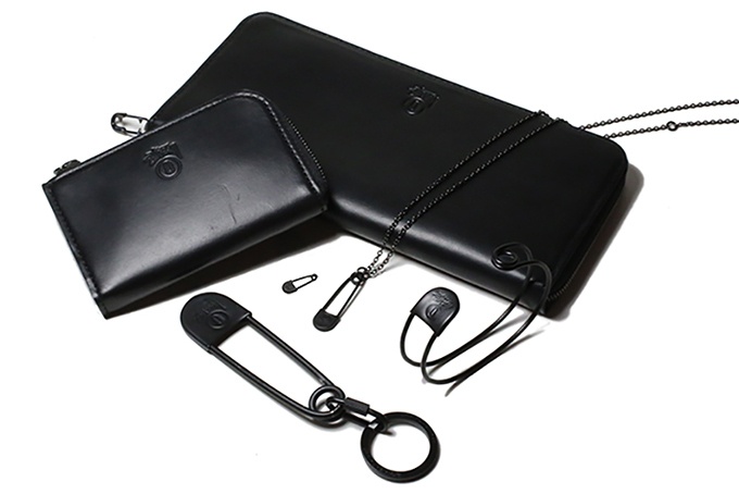 ステューシー×ジャム ホーム メイド、コラボロゴを刻印したマットレザーの財布やバングルを発売コピー