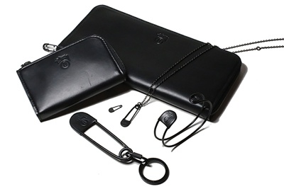 ステューシー×ジャム ホーム メイド、コラボロゴを刻印したマットレザーの財布やバングルを発売