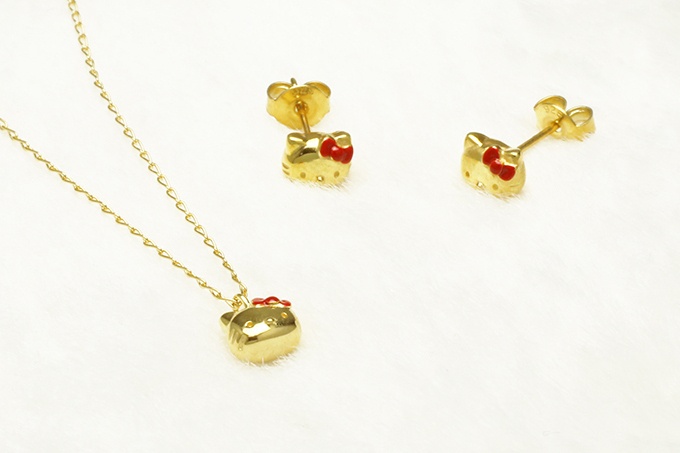 ハローキティ×ジャムホームメイド、馬蹄型のリングやネックレス、キティちゃん顔のピアスなどコピー