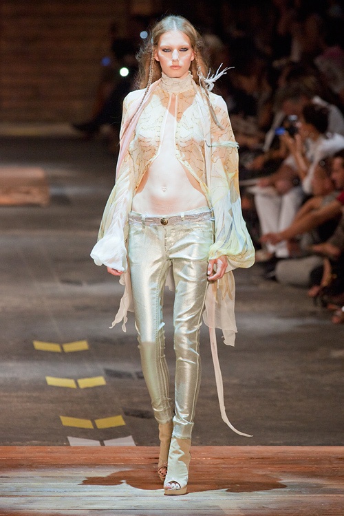 豊かな自然に舞い降りた少女を表現-ジャストカヴァリ(JUST cavalli)、2012年春夏コレクションコピー