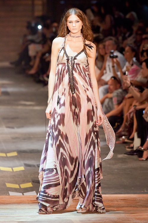 豊かな自然に舞い降りた少女を表現-ジャストカヴァリ(JUST cavalli)、2012年春夏コレクションコピー
