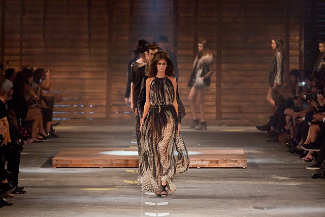 豊かな自然に舞い降りた少女を表現-ジャストカヴァリ(JUST cavalli)、2012年春夏コレクション