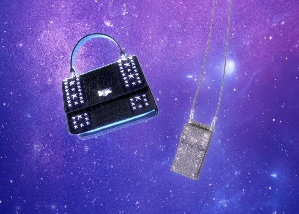 ジミー チュウ“スタースタッズ”輝く新バッグ「スーパーノヴァ」“銀河系”カラーのトートやクラッチコピー ジミー チュウ“スタースタッズ”輝く新バッグ「スーパーノヴァ」“銀河系”カラーのトートやクラッチコピー
