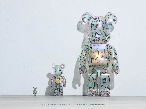 ジミー チュウ×POGGY×エリック・ヘイズ“星”を飾ったパンプスやローファー、光るベアブリックもコピー ジミー チュウ×POGGY×エリック・ヘイズ“星”を飾ったパンプスやローファー、光るベアブリックもコピー