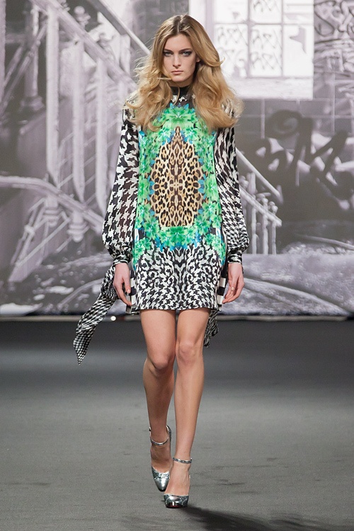 ジャストカヴァリ 2012-13年秋冬コレクション - ロックでエネルギッシュなカヴァリガールコピー